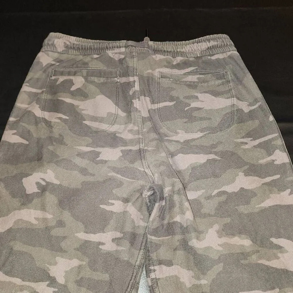Athleta Womens Olive Green Camo Camouflage Farallon Jogger Pants 2 - Picture 4 of 6